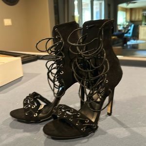 Paolo Russoto hi strapped ups laced stiletto Hills size 7.5-8